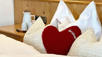 Peralatan tempat tidur premium, peti besi dalam bilik