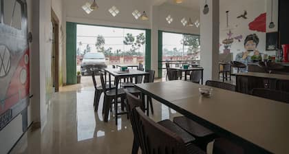 OYO Life 1299 Balcony Orange Homestay