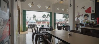 OYO Life 1299 Balcony Orange Homestay