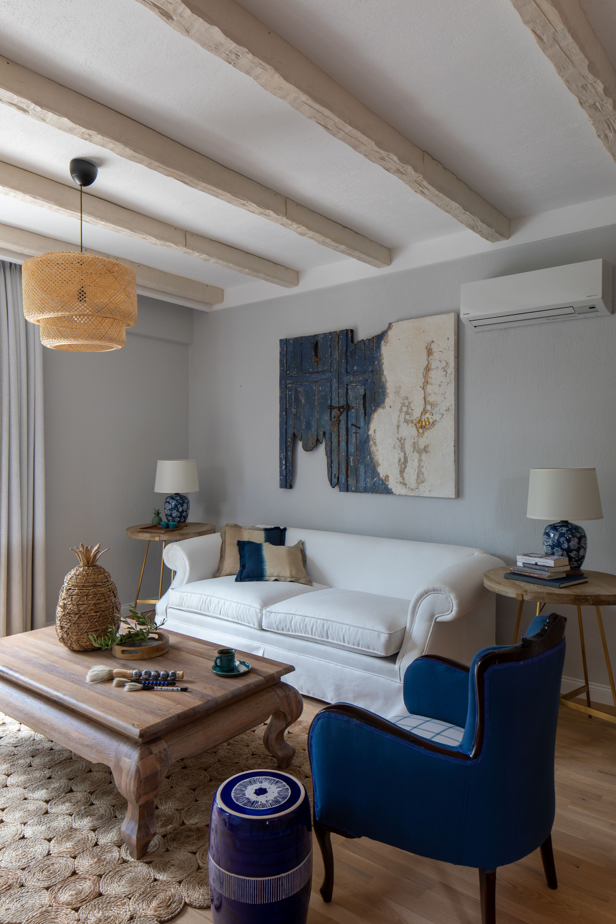 exclusive room | living area | 40-inch led tv with satellite channels, tv