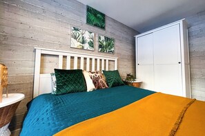 4 bedrooms, iron/ironing board, travel crib, free WiFi