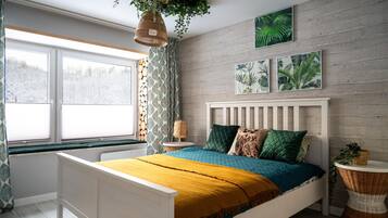 4 bedrooms, travel crib, free WiFi