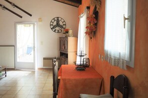 Interior - Chalet by Mont Ventoux with Stunning Views (Bédoin)