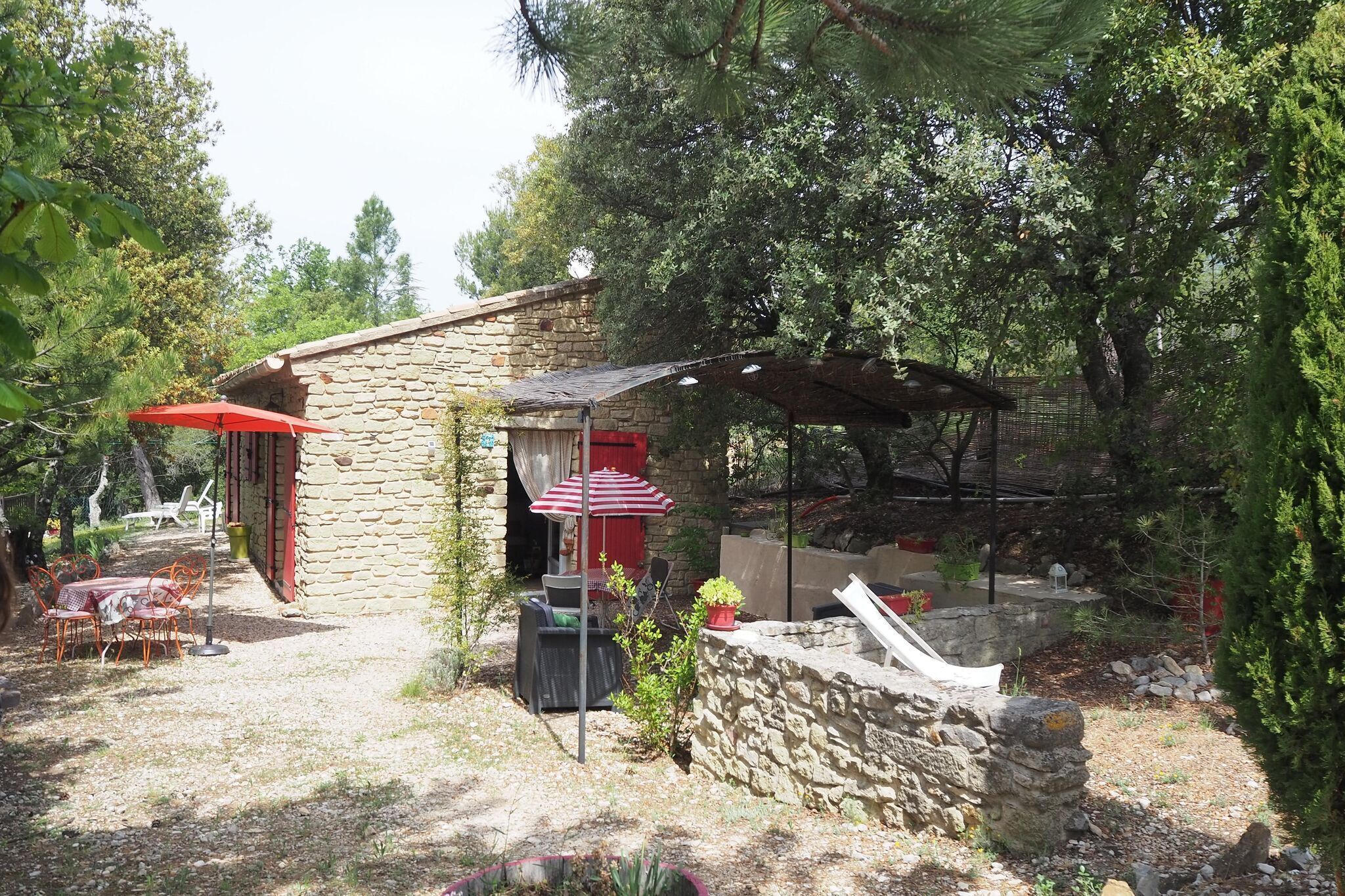 Provencal holiday home with private terrace and panoramic view, Bédoin