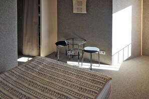 2 bedrooms, iron/ironing board, free WiFi