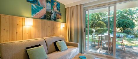 Smart-tv en een tafeltennistafel