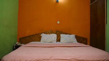 Iron/ironing board, free WiFi, bed sheets