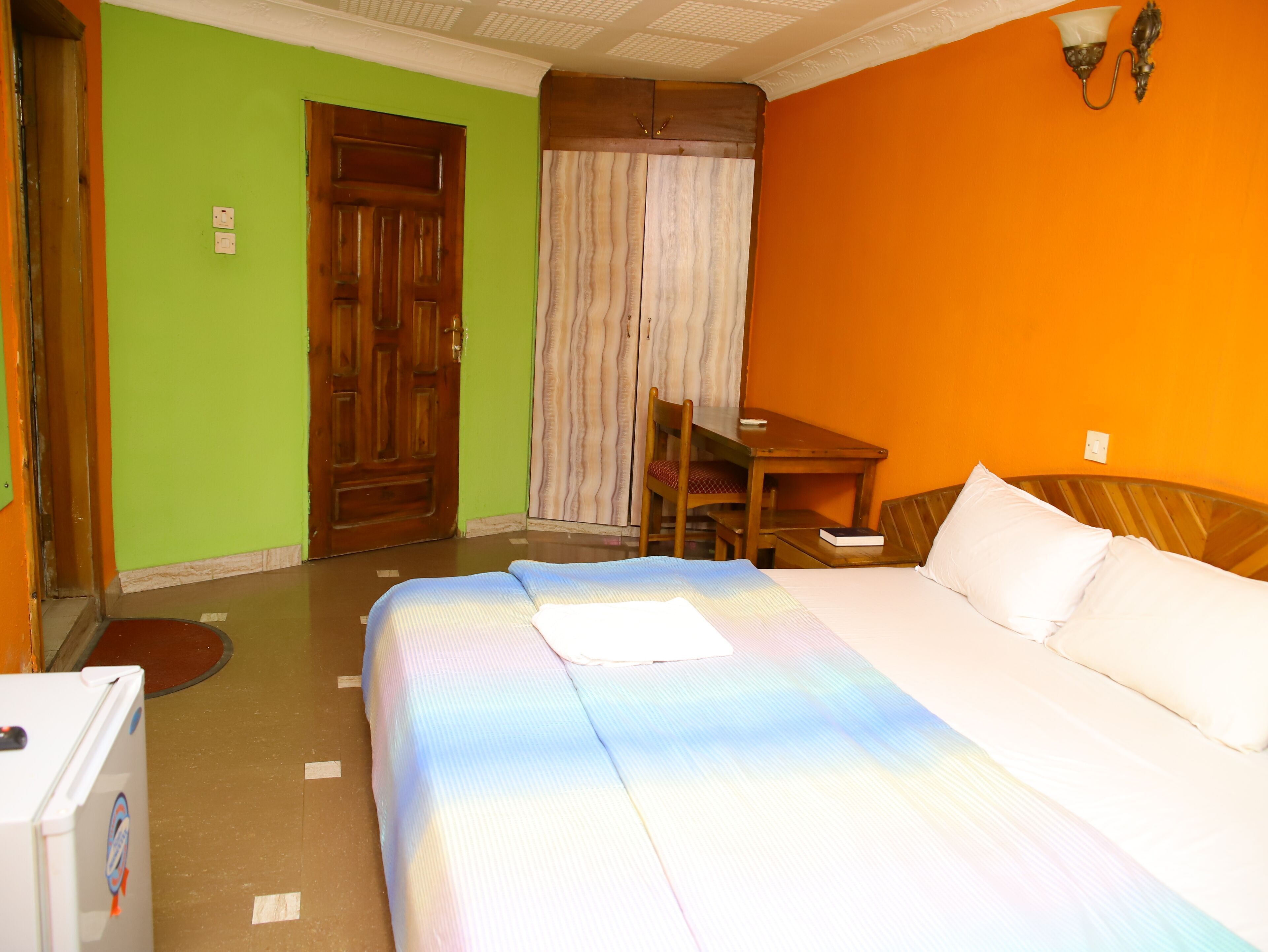 Iron/ironing board, free WiFi, bed sheets