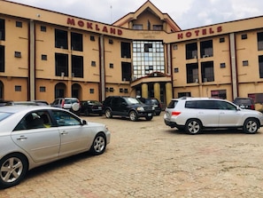Front of property - Mokland Hotel and Suites (Lagos)