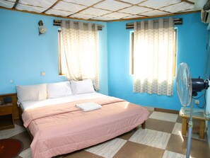 Fer et planche à repasser, Wi-Fi gratuit, draps fournis