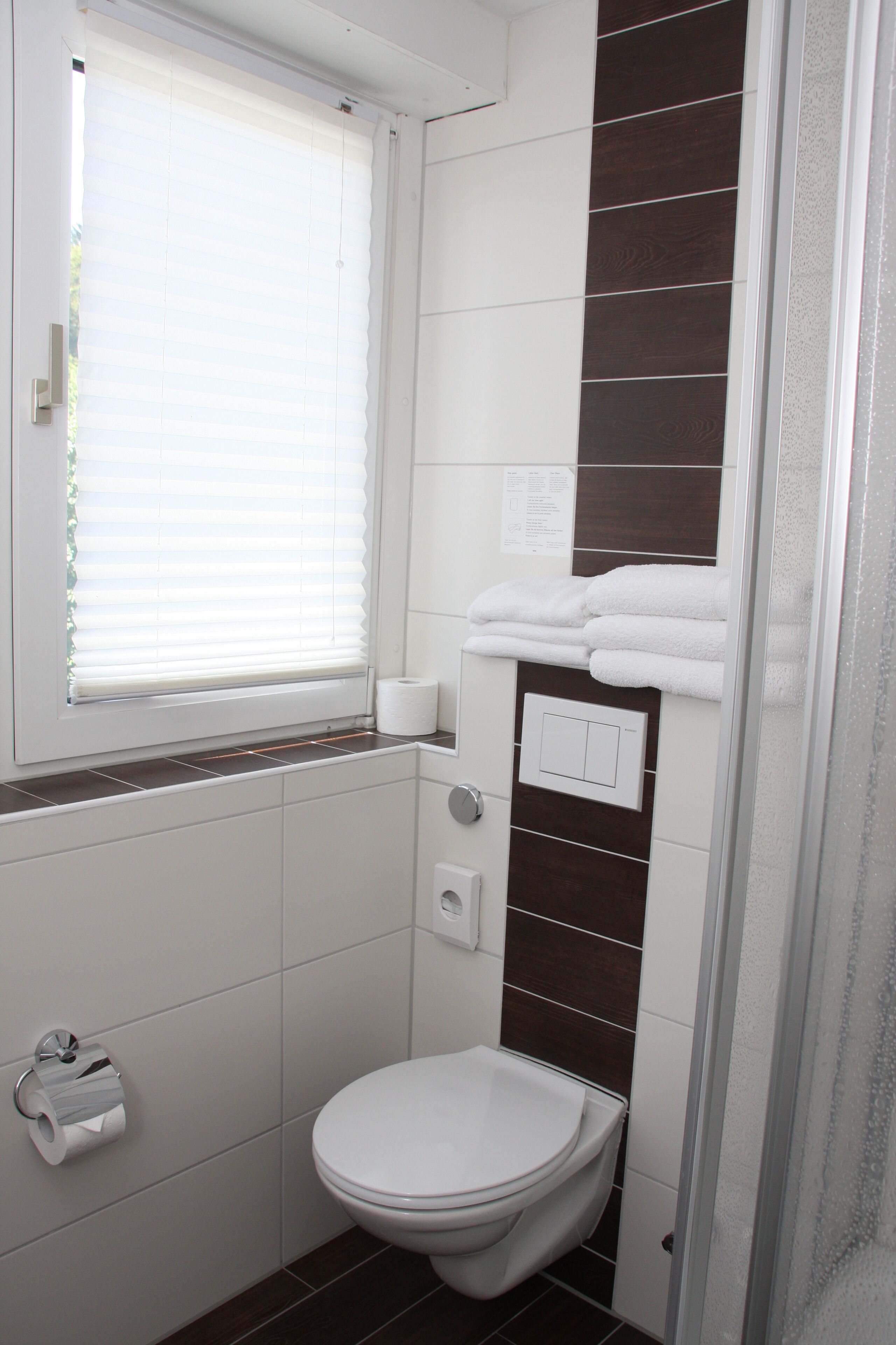 double room | bathroom | towels
