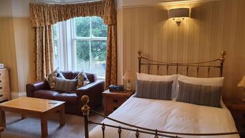 Deluxe Suite (Room 2) | Premium bedding, individually decorated, individually furnished