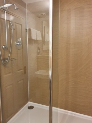 Deluxe Suite (Room 2) | Bathroom | Shower, free toiletries, hair dryer, towels - Strathmore Guesthouse - Adults Only (Keswick)