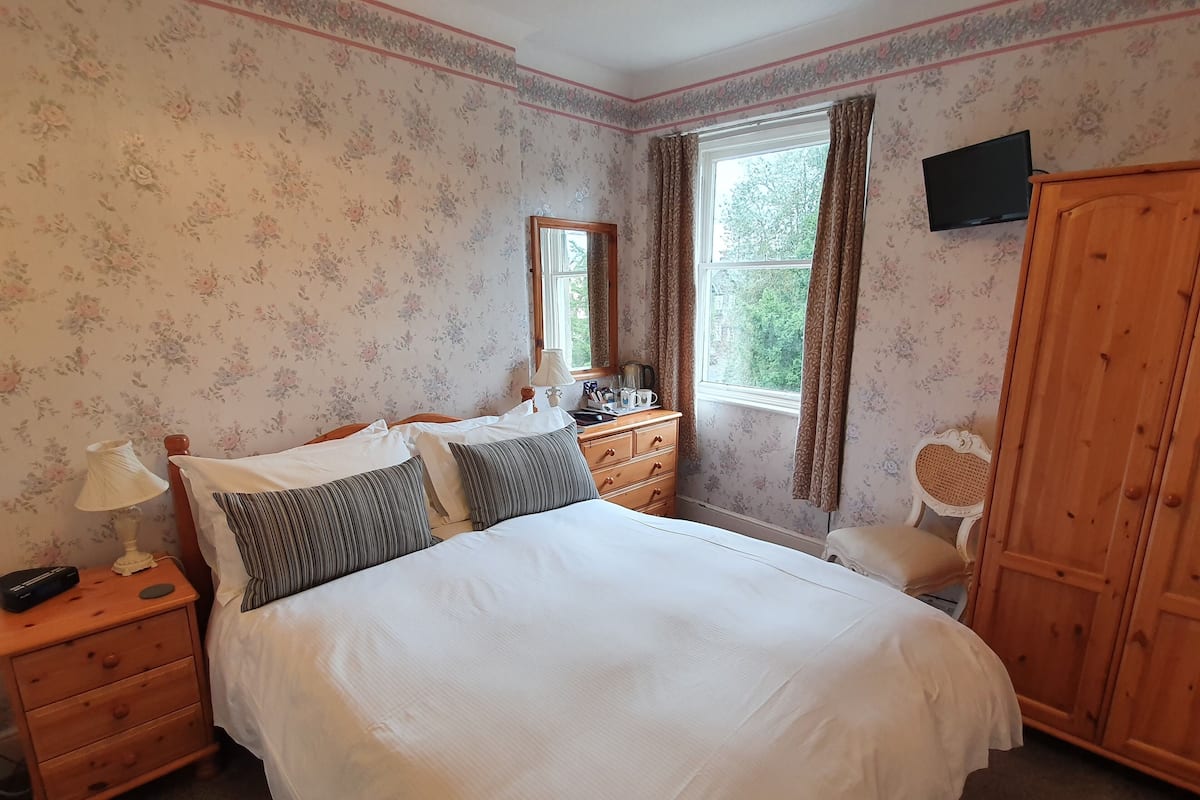 1 bedroom, premium bedding, individually decorated