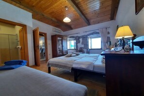 2 bedrooms, travel crib, free WiFi