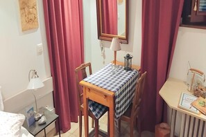 Dining Room - Flat in Alsace near Vosges Nature Park (Morschwiller)