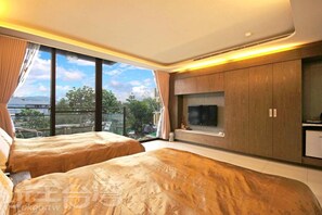Blackout drapes, free WiFi, bed sheets - Lake In Mountain B&B (Yuchi)