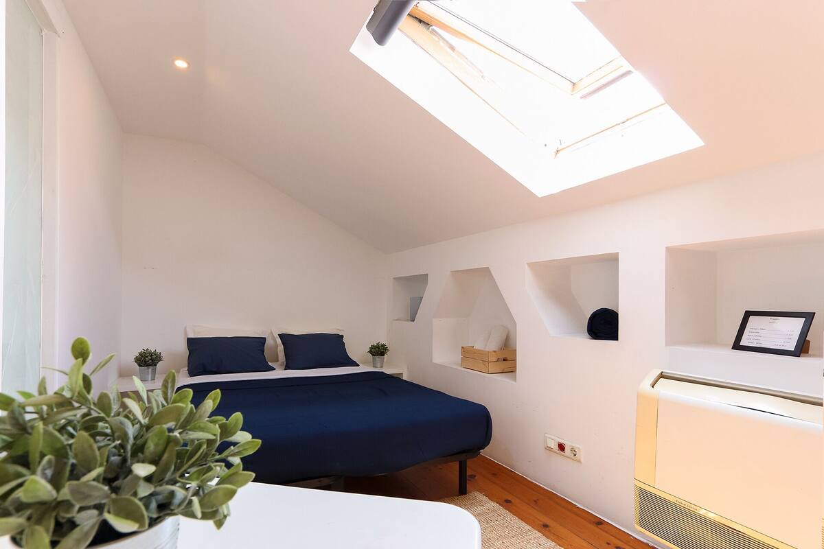 Habitación doble, baño compartido | Tabla de planchar con plancha, wifi gratis, ropa de cama