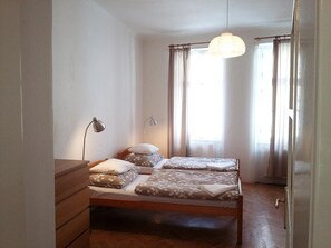 2 Schlafzimmer, Verdunkelungsvorhänge, Bügeleisen/Bügelbrett