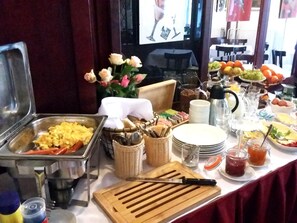 2 quartos, cortinas blackout, ferros/tábuas de passar roupa