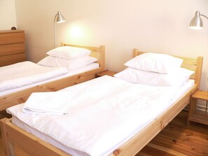 Apartamento básico (1st Floor) | 2 quartos, cortinas blackout, ferros/tábuas de passar roupa