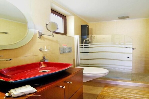 Shower, jetted bath