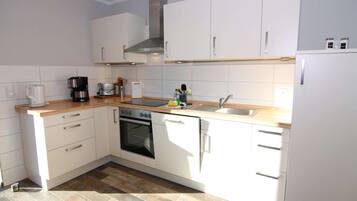 Kühlschrank, Ofen, Herdplatte, Geschirrspüler