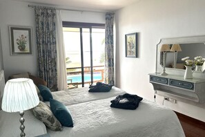1 bedroom, travel cot, free WiFi - Radazul Apartment by the Water (Radazul)