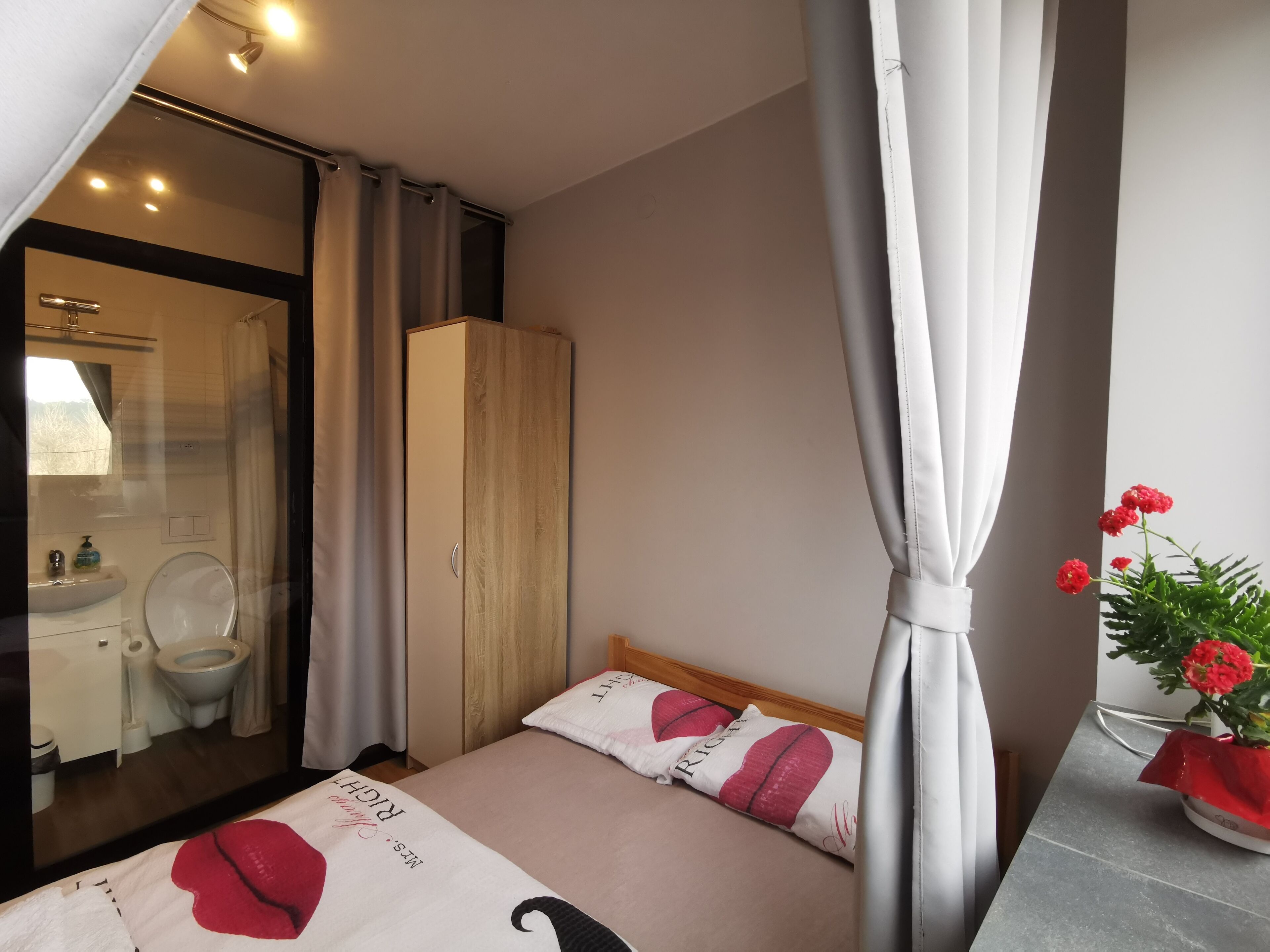 Classic Double Room | Bathroom | Shower, towels, soap, toilet paper