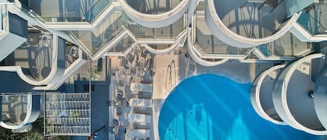 Piscine couverte, piscine extérieure (ouverte en saison)