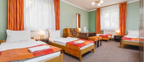 Family Room | Free WiFi, bed sheets