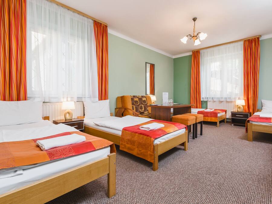 Habitación familiar | Wifi gratis y ropa de cama