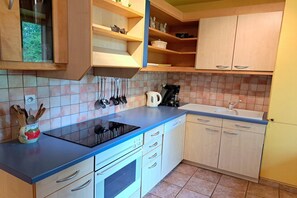 Micro-ondes, four, plaque de cuisson, lave-vaisselle