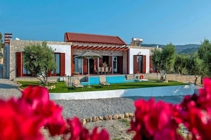 Exterior - Kyrianna Villa with Pool & Sea View (Kyrianna)