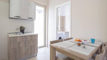 Full-size fridge, oven, stovetop, cookware/dishes/utensils