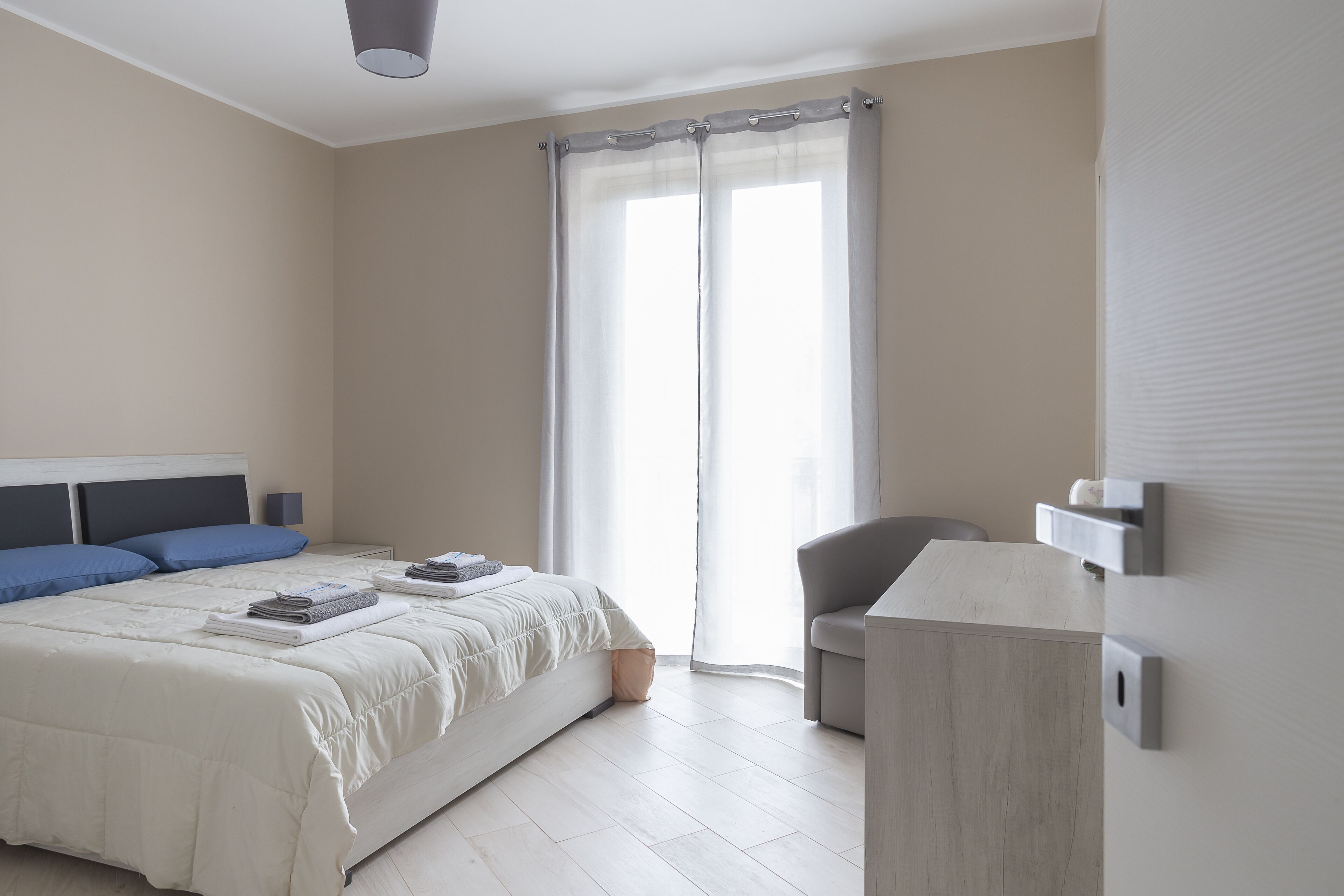 Premium-sengetøj, dundyner, senge med madrasser af memory foam