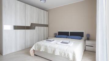 Habitación doble Confort, baño privado | Ropa de cama de alta calidad, edredón y camas con efecto memoria