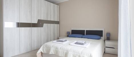 Doppia Comfort, bagno privato | 3 camere, biancheria da letto di alta qualità, copriletto in piuma