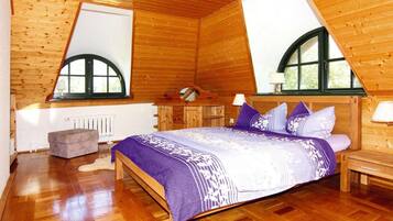 3 Schlafzimmer, Reisekinderbett