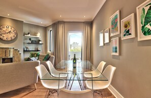 Luxury Apartment | In-room dining - Warwick Mansions (Cape Town)