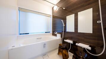 Vila, 3 kamar tidur | Kamar mandi | Kombinasi shower/bathtub, pengering rambut, sandal, dan handuk