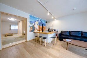 Villa, 1 habitación | Zona de estar | Una televisión de pantalla plana