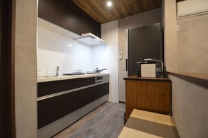 Apartment, 3 Bedrooms | Shared kitchen | Fridge, microwave, stovetop, espresso maker