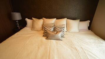 Apartment, 3 Bedrooms | 3 bedrooms, free WiFi, bed sheets
