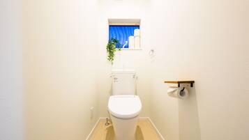 Vila, 3 kamar tidur | Kamar mandi | Kombinasi shower/bathtub, pengering rambut, sandal, dan kloset