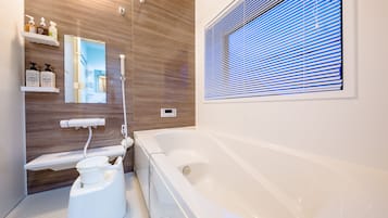 Villa, 3 chambres | Baignoire relaxante profonde
