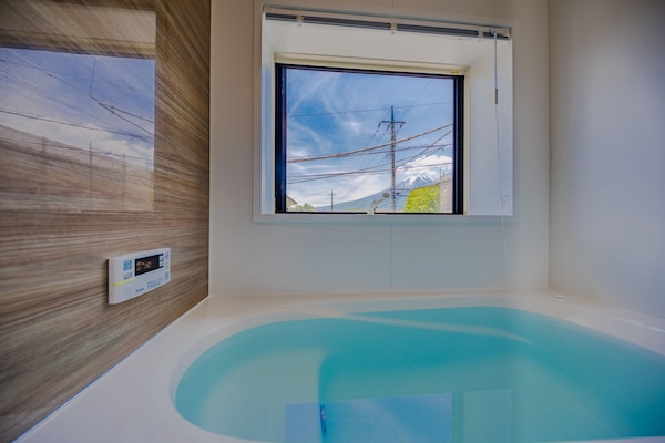 Villa, 4 Bedrooms | Deep soaking bathtub