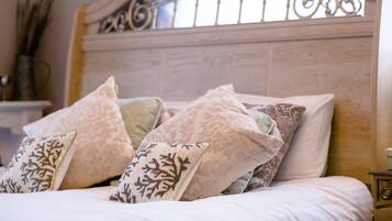 Villa, 4 Bedrooms | 4 bedrooms, iron/ironing board, free WiFi, bed sheets