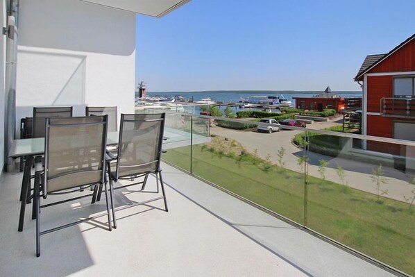 Outdoor dining - Reihenhaus in Plau am See mit Terrasse und Balkon (Plau am See)