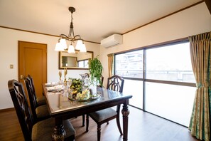 Villa, 6 Bedrooms | In-room dining - Id Stay Kawaguchiko (Fujikawaguchiko)